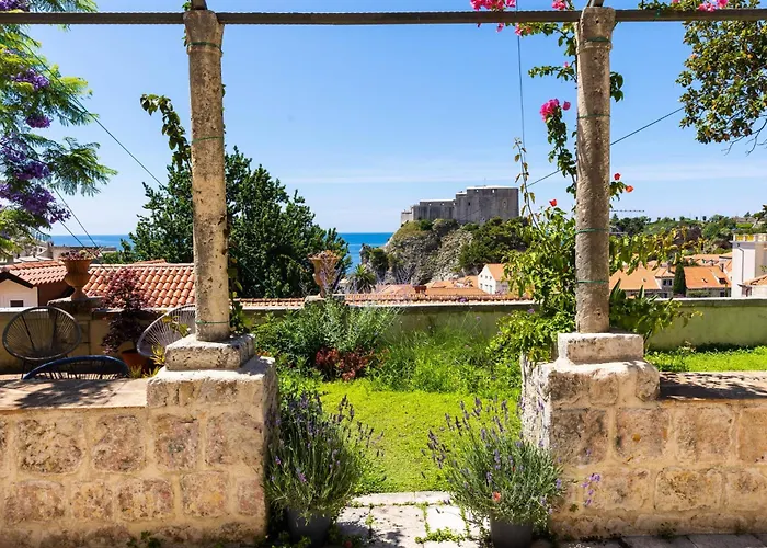 Ani Coral Dubrovnik